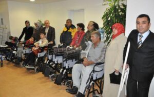 Doğan Çelik 15 engelli vatandaşa tekerlekli sandalye hediye etti. | Cine5 Tv Magazin
