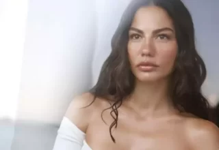 Demet Özdemir bornozlu pozlarıyla sosyal medyayı salladı! Beğeni butonu çöktü