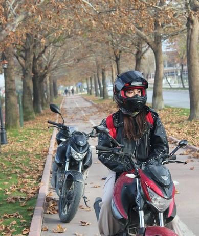 Devrilen motosikletteki Eda öldü!