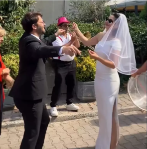 Gelini evinden bando ile aldi
