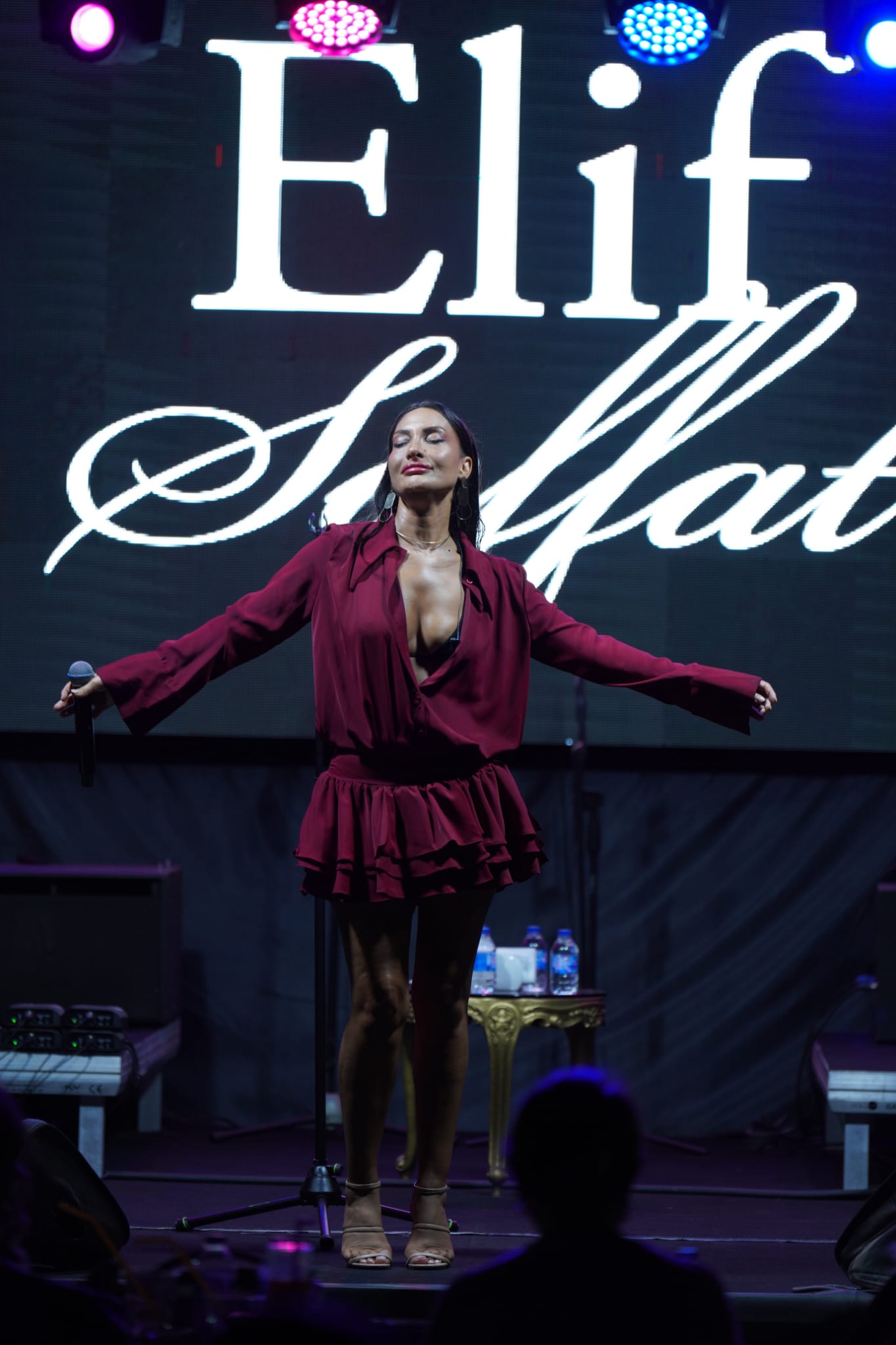 Elif Saffat’tan Azka Otel’de Unutulmaz Bir Gece