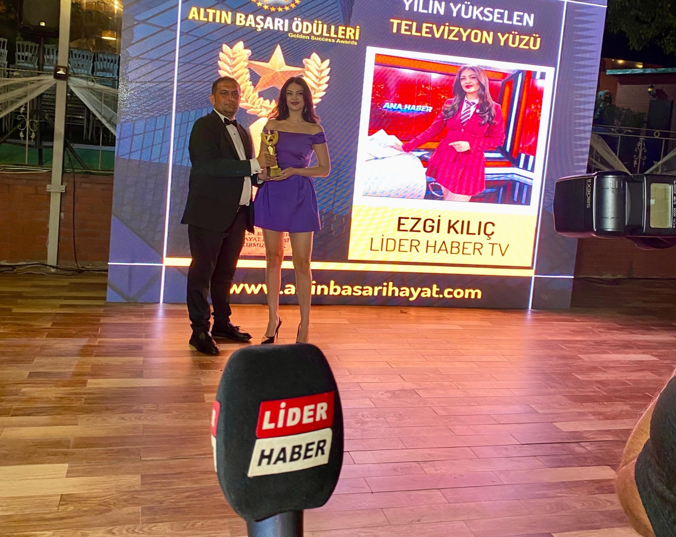 Ezgi Kılıç’tan Göz Dolduran Başarı: Altın Başarı Ödül Töreni’nin Parlayan İsmi Oldu!