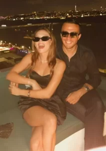 askini ilk kez paylasti sakir pasanin yildizi nilsu berfin aktastan hayranlarini sasirtan poz1