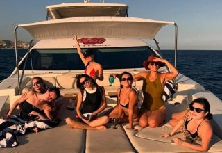 Dünyaca ünlü şarkıcı Selena Gomez’den mutlu haber! Bekarlığa böyle veda etti