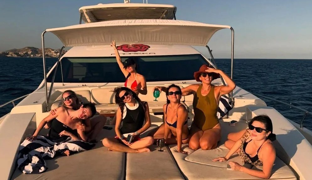 Dünyaca ünlü şarkıcı Selena Gomez’den mutlu haber! Bekarlığa böyle veda etti