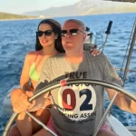 Burak Sergen’in son haline yorum yağdı 26 yaş küçük eşiyle tatil pozu olay oldu!