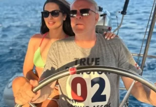 Burak Sergen’in son haline yorum yağdı 26 yaş küçük eşiyle tatil pozu olay oldu!