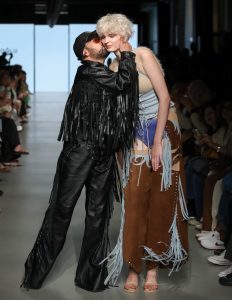 1756803661 DEFILE 1