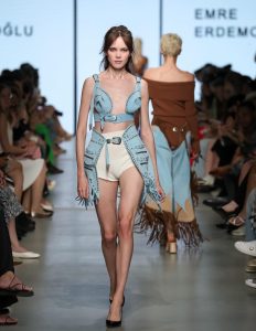 1756803666 DEFILE 13
