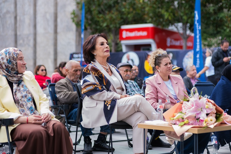 KONSERLERDEN TİYATROYA SÖYLEŞİLERDEN GEZİLERE