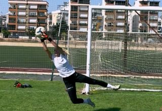 NEVİDE ÇİÇEK UÇAN KALECİ GERİ DÖNDÜ: