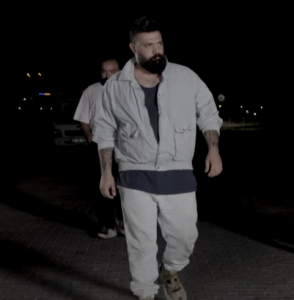 YİĞİT SEZGİN’DEN “BIKTIM”: SANATIN GÜCÜYLE ŞİDDETE KARŞI BİR ÇIĞLIK 5 Ekran goruntusu 2025 09 16 153918