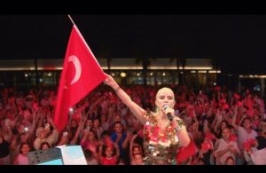 4 bin Türk bayrağı dağıtıldı