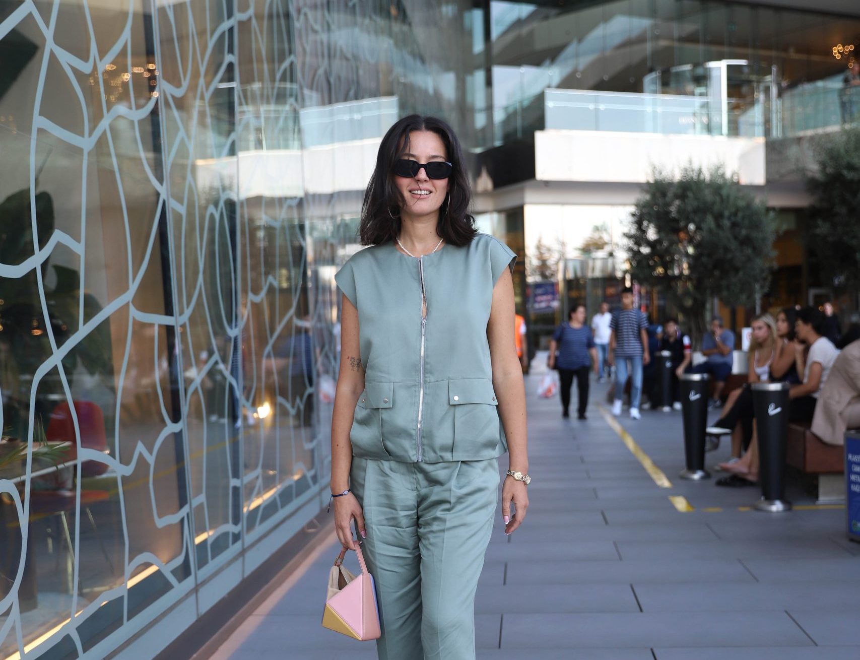 BİRAZ ALIŞVERİŞ BİRAZ TOPLANTI