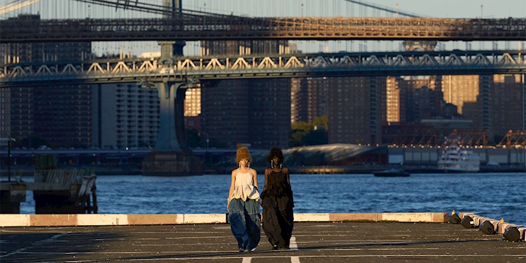 “Şehre Dönüş” koleksiyonunu moda severlerle buluşturuyor.