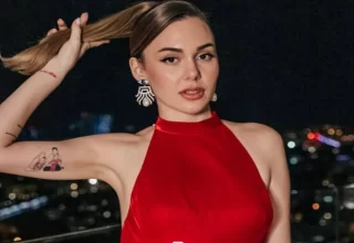 Berfu Yenenler sosyal medya hesabından ‘Benimki’ diyerek mutlu anlarını paylaştı