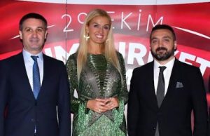 Ataşehir’de Cumhuriyetin Ruhu “Atamızın Kıyafetleri” Sergisiyle Yaşatılıyor 4 1 1 5