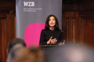 “Cumhuriyet; bireye sesini duyurma, yaratıcılığını özgürce ifade etme ve evrensel değerlerle buluşma fırsatı sunar.” 6 1761654316 Filiz Garip 1