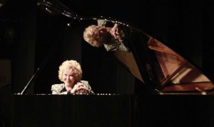 “Cumhuriyet; bireye sesini duyurma, yaratıcılığını özgürce ifade etme ve evrensel değerlerle buluşma fırsatı sunar.” 7 1761654330 Gulsin Onay 1 copy