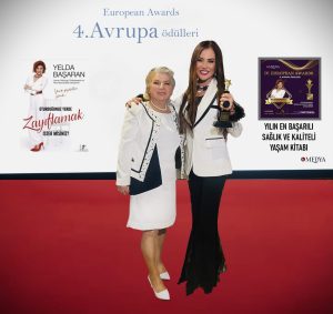 Geceye Damga Vurdu! Yelda Başaran Ödülünü Annesine Verdi 3 2 2