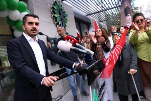 “BELEDİYE BAŞKANININ GÖREVİ KENTTE YAŞAYANLARI MUTLU ETMEK” 12 2025 10 28 Sosyal Yardim Cigdem Emekli Kampusu Acilisi 20