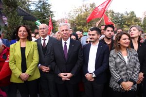 “BELEDİYE BAŞKANININ GÖREVİ KENTTE YAŞAYANLARI MUTLU ETMEK” 16 2025 10 28 Sosyal Yardim Cigdem Emekli Kampusu Acilisi 27