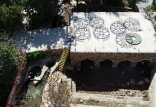 Temizlik Yaparken Tarihi Hazineye Rastladı: 1500 Yıllık Mozaik ve Yazıt Bulundu