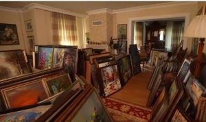 Münir Özkul’la 6 yıl aynı yastığa baş koymuştu… Yeşilçam’ın usta oyuncusu Suna Selen’in hatıralarla dolu evi! 10 7 3 1