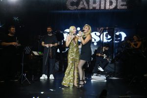 Gülşen’den şarkı sözü aldı..