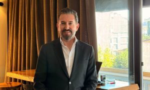 Saçlarınız Oğuzhan Akgül’e Emanet