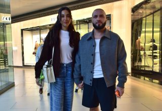 BERKAY ŞAHİN & ÖZLEM ADA ŞAHİN   EŞİ İLE BİRLİKTE AVM TURUNDA 