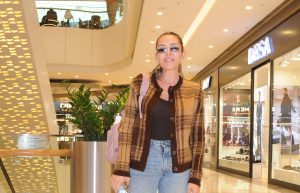 SELİN CİĞERCİ  BEBEK SELENAY İÇİN ALIŞVERİŞ TURUNDA