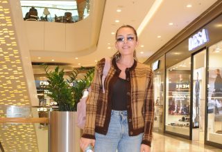 SELİN CİĞERCİ  BEBEK SELENAY İÇİN ALIŞVERİŞ TURUNDA