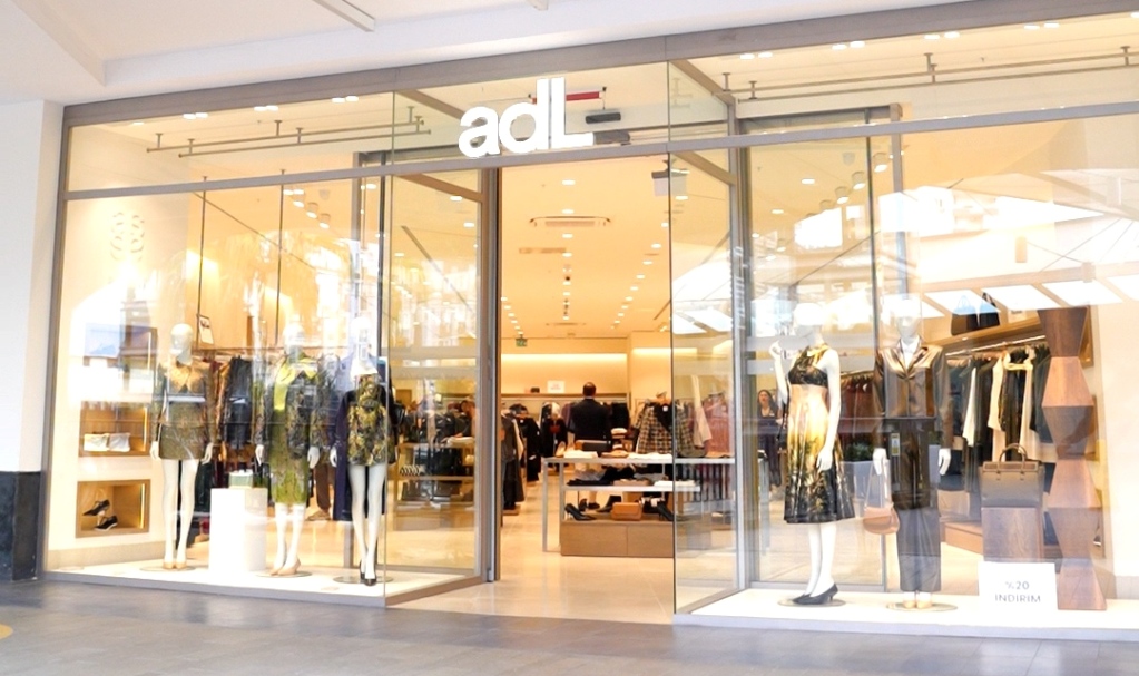 Yeni sezon koleksiyonlarını modaseverlerle buluşturdu…