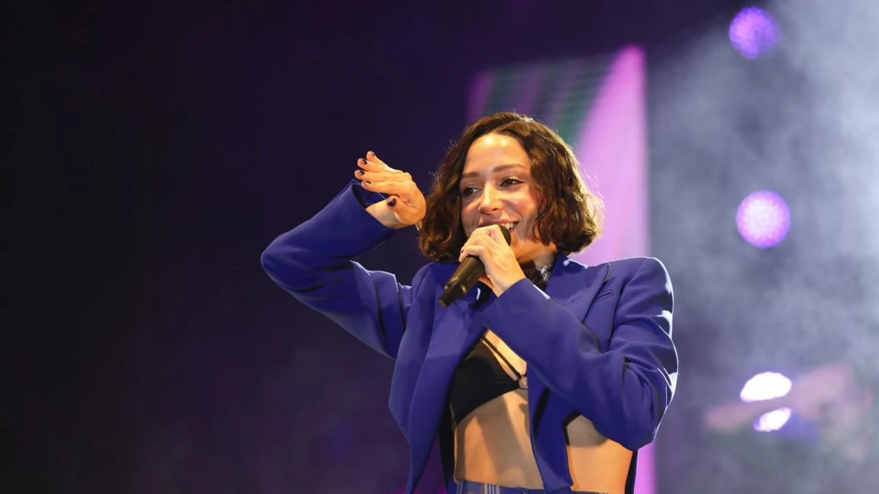 “O lazeri kim tutuyorsa tekrarlamasın. Ben kedi değilim”