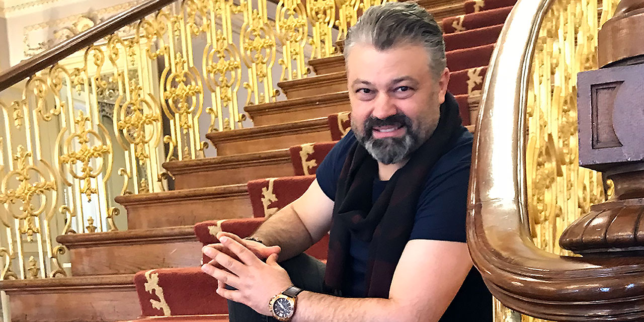 Ali Eşitmez Başarısına Başarı Katıyor: “Yılın En İyi Klip Yönetmeni” Ödülü ile Zirveyi Koruyor