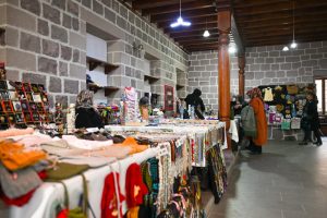 Kadınların satış yaptığı pazar, vatandaşların büyük beğenisini topluyor... 13 EN GUZEL HEDIYELERIN ADRESI HAMAMONU EL URUNLERI PAZARI 21